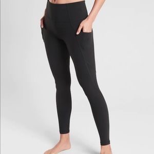 EUC Athleta Salutation Stash Pocket Tight Black M